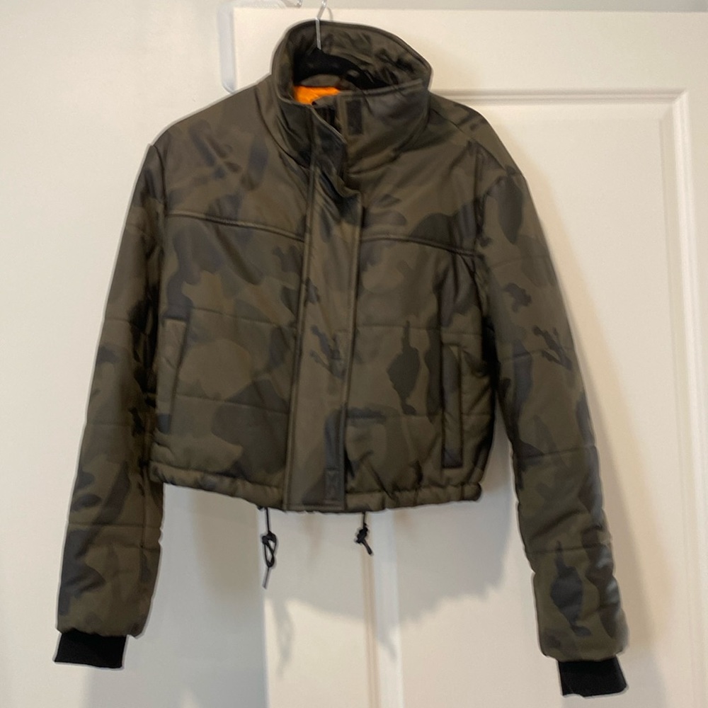 Camo short puffer jacket
